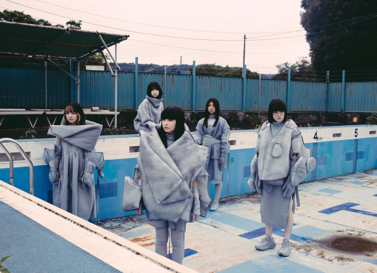 mzsrzが「フェーダー」のMVを公開。今、そこにいる人も、かつて、そこにいた人も、誰しもが通る「綺麗なまま濁る」という通過儀礼の抽象ドキュメント。