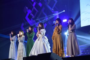 AKB48「世界がガン見する“GANMIダンス”」で話題の最新曲『元カレです』をライブ初披露！ 新冠番組＆新チーム体制のスタートでついにAKB48新章突入へ。指原莉乃ら卒業生もサプライズ登場！