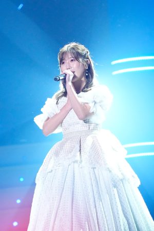 AKB48「世界がガン見する“GANMIダンス”」で話題の最新曲『元カレです』をライブ初披露！ 新冠番組＆新チーム体制のスタートでついにAKB48新章突入へ。指原莉乃ら卒業生もサプライズ登場！