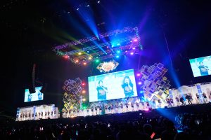 AKB48「世界がガン見する“GANMIダンス”」で話題の最新曲『元カレです』をライブ初披露！ 新冠番組＆新チーム体制のスタートでついにAKB48新章突入へ。指原莉乃ら卒業生もサプライズ登場！