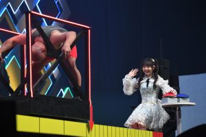 AKB48「世界がガン見する“GANMIダンス”」で話題の最新曲『元カレです』をライブ初披露！ 新冠番組＆新チーム体制のスタートでついにAKB48新章突入へ。指原莉乃ら卒業生もサプライズ登場！