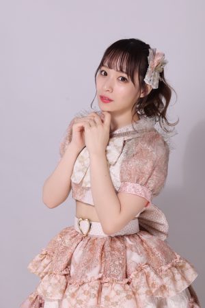 ギリシャ神話から生まれたガールズユニット「アルテミスの翼」新衣装のNEWアーティスト写真を公開！