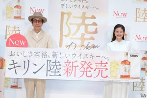 リリー・フランキーが今田美桜においしいハイボールの作り方を教える