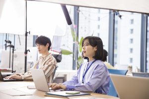 森七菜 「爽しようタイム」が待ちきれず“テクテク歩き”に！ 撮影現場を和ます笑顔に「可愛すぎる…！」と絶賛の嵐！