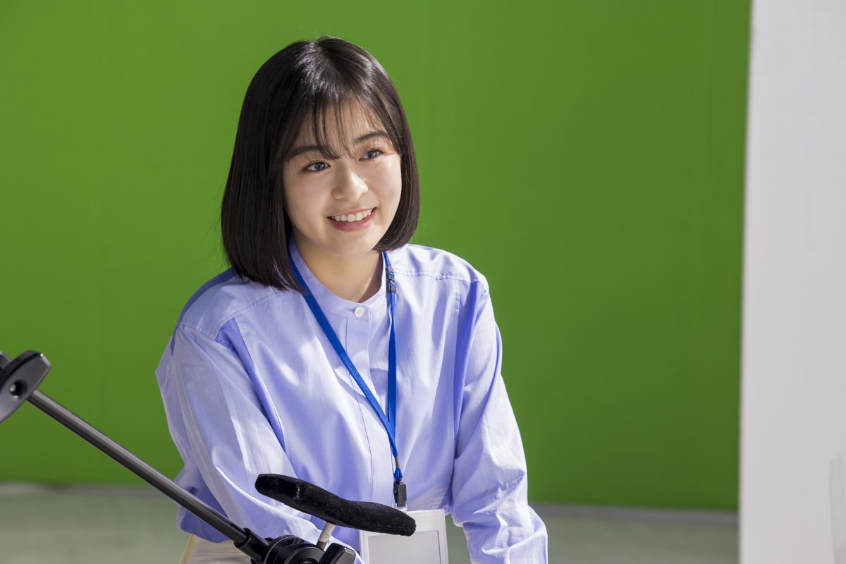 森七菜 「爽しようタイム」が待ちきれず“テクテク歩き”に！ 撮影現場を和ます笑顔に「可愛すぎる…！」と絶賛の嵐！