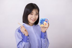 森七菜 「爽しようタイム」が待ちきれず“テクテク歩き”に！ 撮影現場を和ます笑顔に「可愛すぎる…！」と絶賛の嵐！