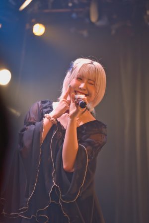 アップデートした新生CUBΣLIC、満員の観客たちを前にkawaii future popな姿を見せつけた!!!