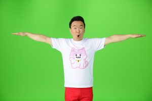 “「Up-T」1枚から作って売れるハイクオリティ” かまいたち 山内健司が、すっごい仕掛けでTシャツを着る！？ 濱家隆一はダンスに挑戦！