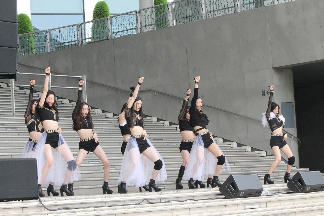 女性9人組ダンスボーカルグループ・MISS MERCY グループ初のフリーライブイベントでファンを魅了! 2 女性9人組ダンスボーカルグループ・MISS MERCY グループ初のフリーライブイベントでファンを魅了!