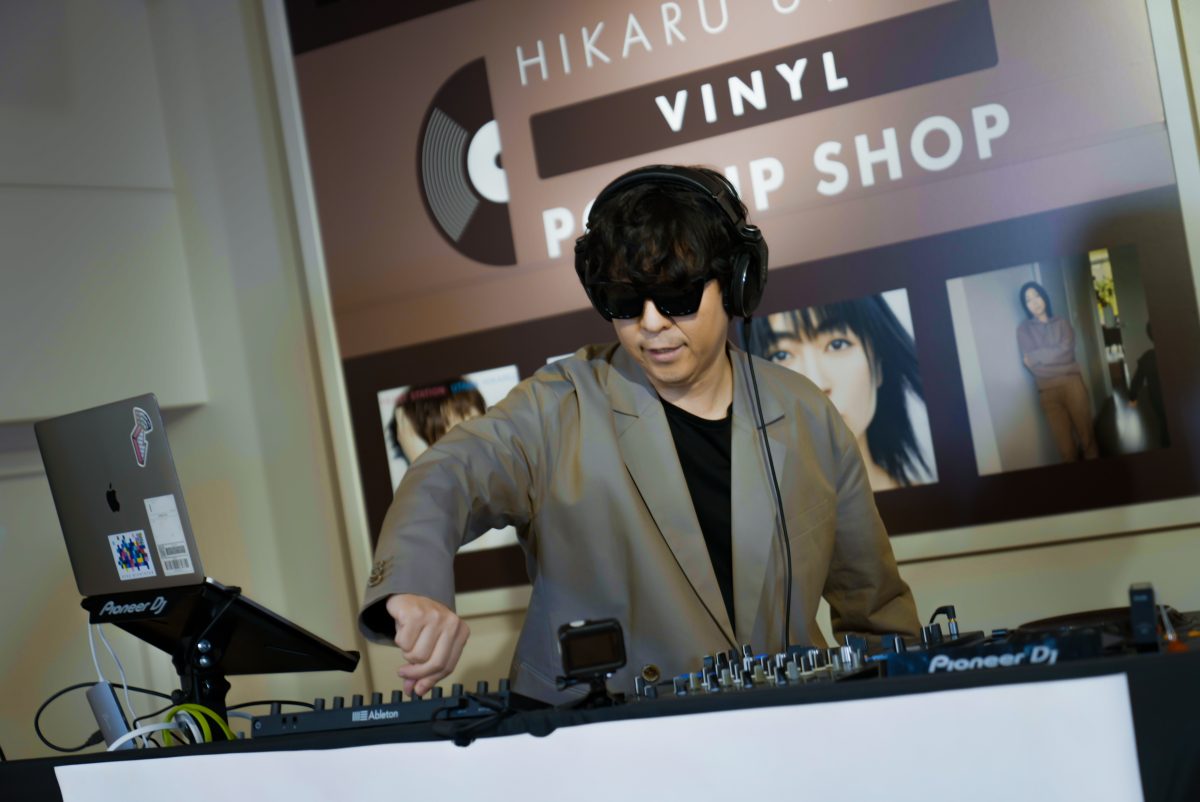最新アルバム「BADモード」アナログ盤発売記念“HIKARU UTADA VINYL POP-UP SHOP” が大盛況のうちに終了。好評を受け、延べ1万人がリアルタイム参加し、総再生数25万突破したDJ生配信イベントのアーカイブ映像とアフタームービーをYouTube上で公開！