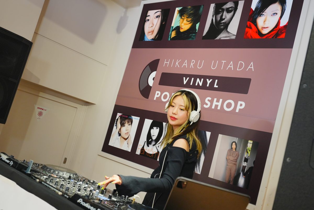 最新アルバム「BADモード」アナログ盤発売記念“HIKARU UTADA VINYL POP-UP SHOP” が大盛況のうちに終了。好評を受け、延べ1万人がリアルタイム参加し、総再生数25万突破したDJ生配信イベントのアーカイブ映像とアフタームービーをYouTube上で公開！