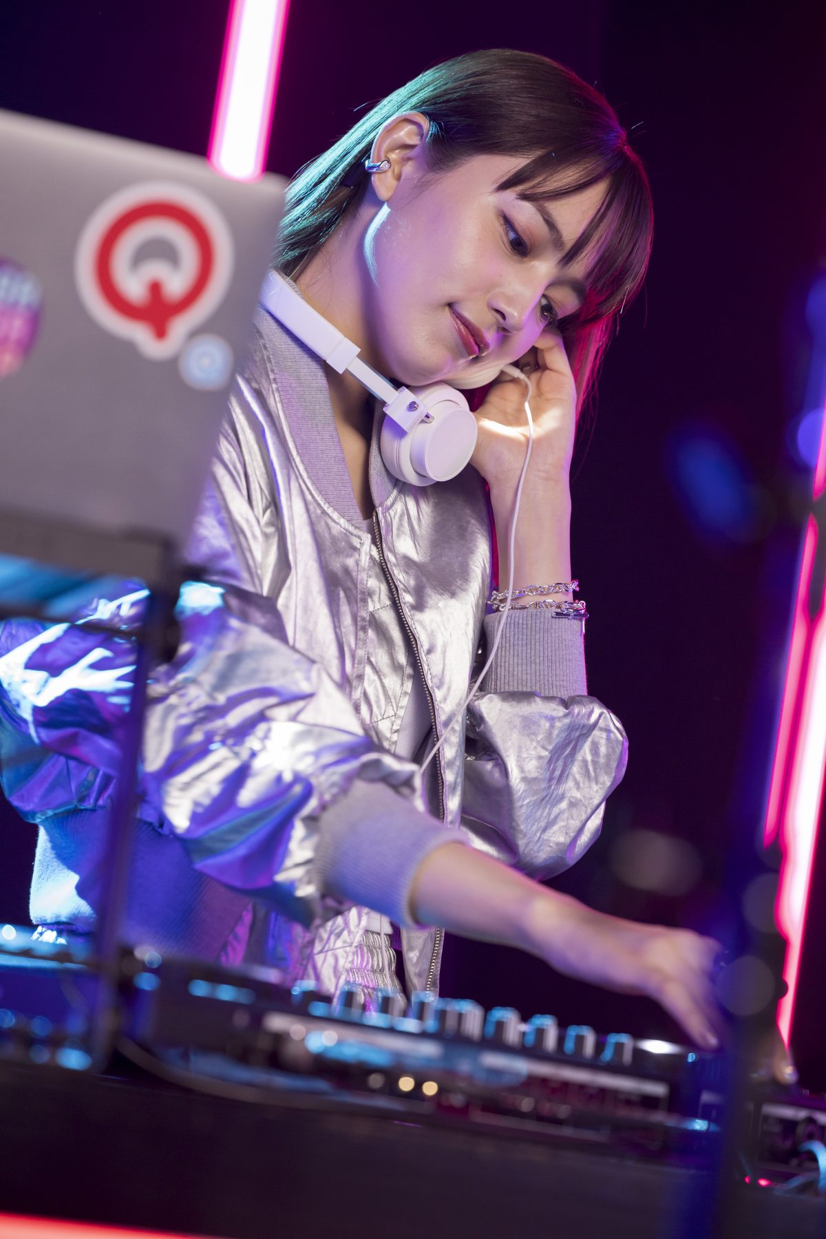 DJ HARUNA、ここに誕生？ 川口春奈が初のDJ役で“メガアツ”プレイ！