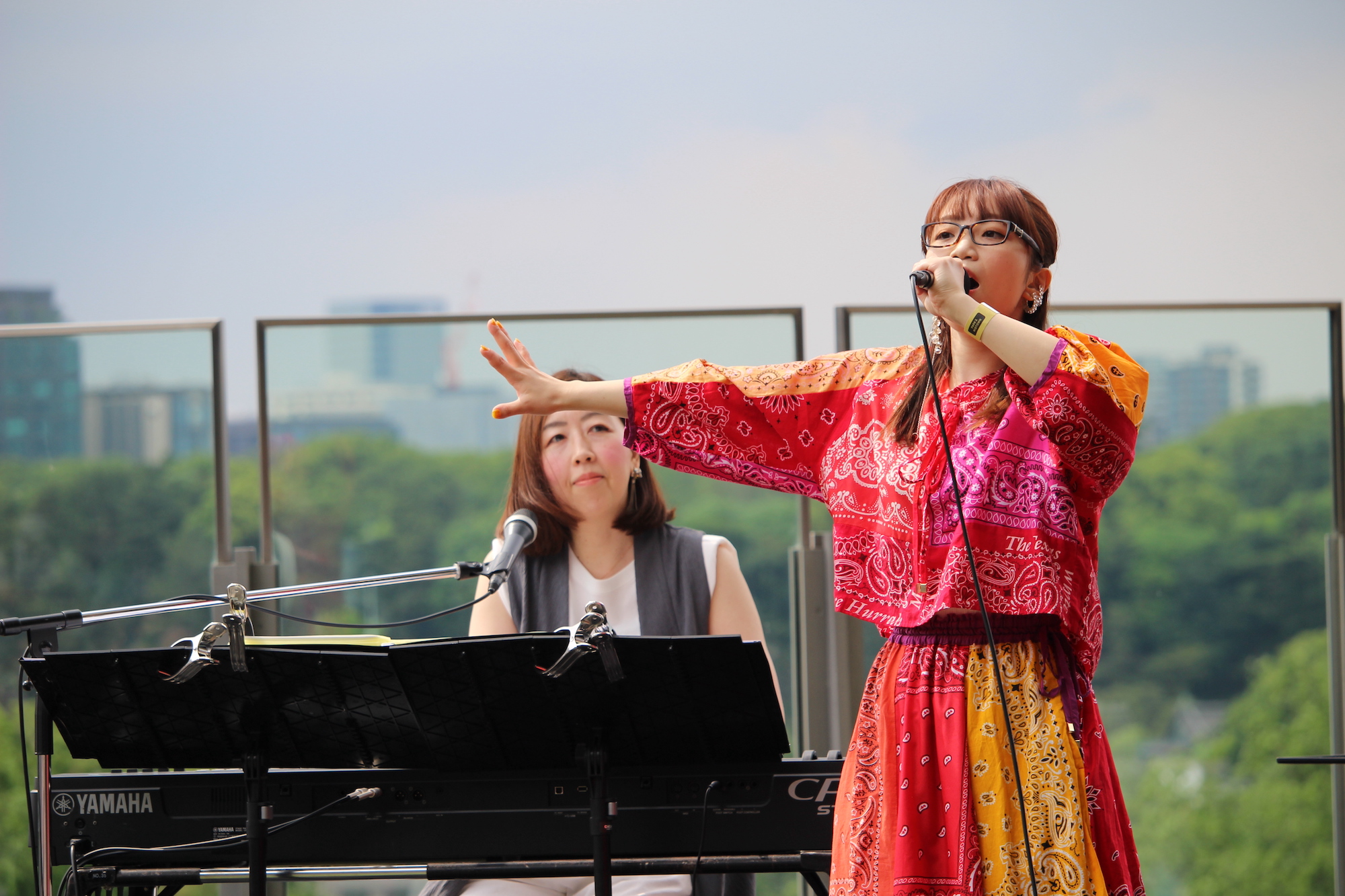 朝倉さやの新曲「生きる」のMVが遂に公開！ こんな時代だから一言一言、一音一音が胸に突き刺さる！「一緒に生きていぐべ。」