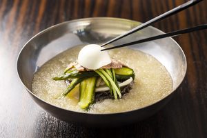 2013年～2018年の6年間由比ガ浜に出店し、毎年驚異の来店者数を記録した 「avex beach paradise」が2022年由比ガ浜にて復活！