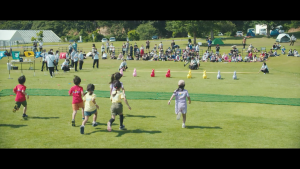 約100名の子どもたちとももクロが走る！ ももクロ×フマキラー『走れ！-PLAY ACTIVE！2022 ver.-』のミュージックビデオ公開！