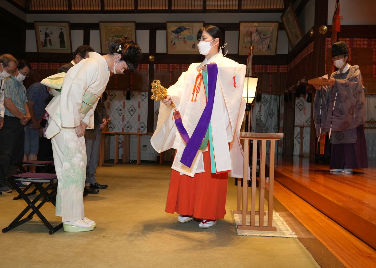 デビュー満30周年の田川寿美が東京大神宮でファン30人と一緒に新曲「白秋」ヒット祈願＆歌唱イベント。七夕の短冊に願いを
