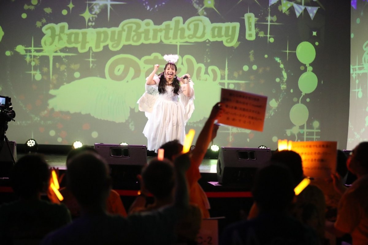 燃えこれ学園、稲森のあ生誕祭開催！黒猫衣装に新衣装候補、よりどりみどりの衣装替えでメンバーのさまざまな表情が見られるお祭り騒ぎなライブステージ！
