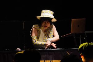 アップアップガールズ（仮）とアップアップガールズ（２）が2マンライブ！ 底力をたっぷりと感じられる楽しく熱いライブ