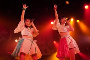 アップアップガールズ（仮）とアップアップガールズ（２）が2マンライブ！ 底力をたっぷりと感じられる楽しく熱いライブ