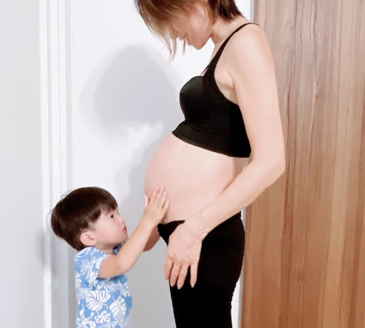 鈴木亜美が自身のYoutubeチャンネルで第3子の性別を初公表！ 喜びに感極まり、思わず涙も。