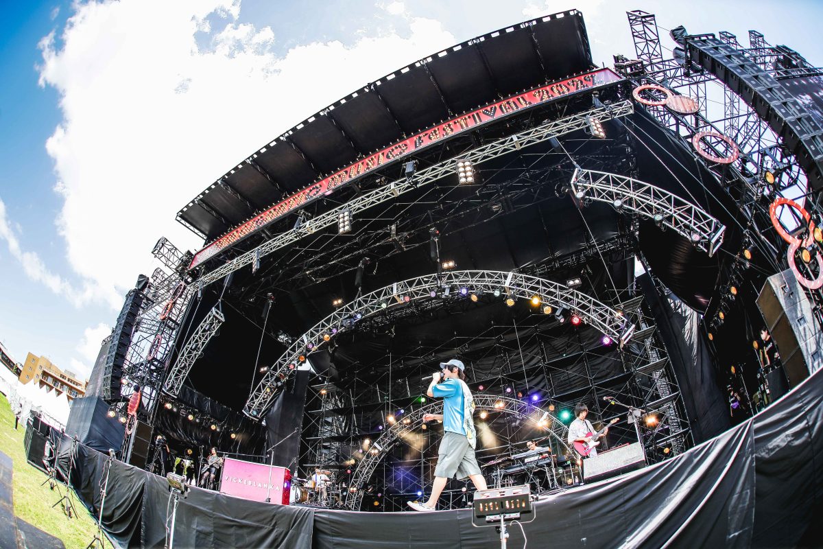 ビッケブランカ、大阪の夏フェス『ジャイガ』で新曲「This Kiss」ライブ初披露！