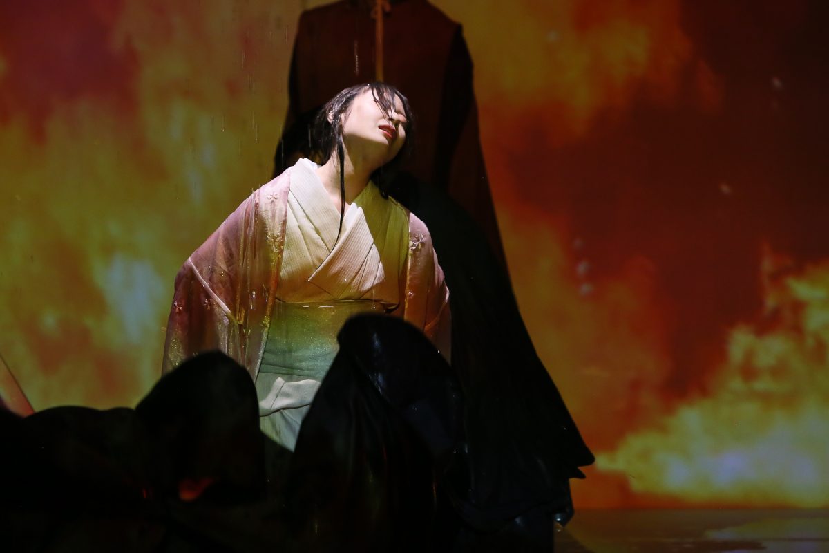 高柳明音、着物姿でびしょ濡れに
