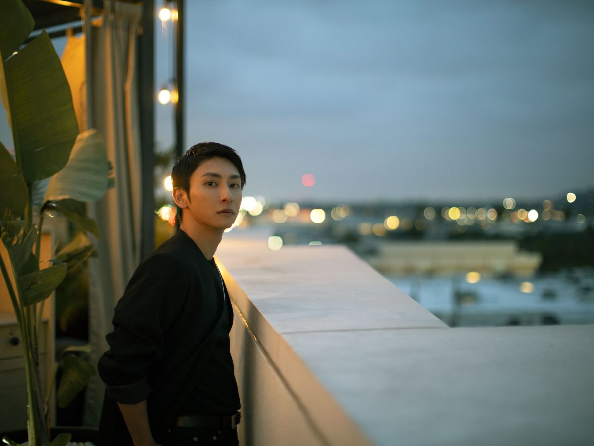 與真司郎（AAA）新刊から先行カット3枚を公開！L.A.でありのままの“素顔”魅せる