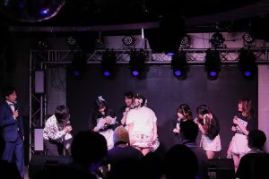 百海咲希(コンビニ推進アイドル(仮))、生誕祭でおパンツを披露?!「桃太郎」風の電子紙芝居から、漫才まで、いろんな桃色の顔を百海咲希が見せてくれた。