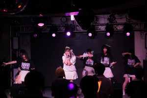 百海咲希(コンビニ推進アイドル(仮))、生誕祭でおパンツを披露?!「桃太郎」風の電子紙芝居から、漫才まで、いろんな桃色の顔を百海咲希が見せてくれた。