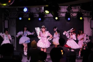 百海咲希(コンビニ推進アイドル(仮))、生誕祭でおパンツを披露?!「桃太郎」風の電子紙芝居から、漫才まで、いろんな桃色の顔を百海咲希が見せてくれた。