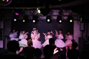 百海咲希(コンビニ推進アイドル(仮))、生誕祭でおパンツを披露?!「桃太郎」風の電子紙芝居から、漫才まで、いろんな桃色の顔を百海咲希が見せてくれた。