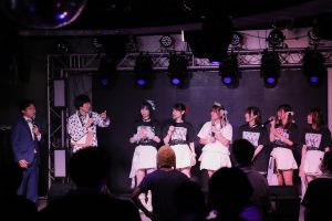 百海咲希(コンビニ推進アイドル(仮))、生誕祭でおパンツを披露?!「桃太郎」風の電子紙芝居から、漫才まで、いろんな桃色の顔を百海咲希が見せてくれた。