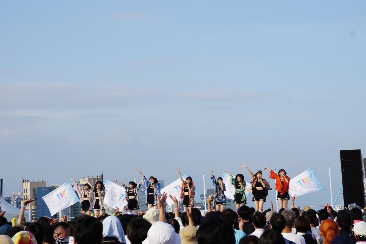 OCHA NORMAが「TOKYO IDOL FESTIVAL」に初登場！ 青空が広がる絶景の“SKY STAGE”で「お祭りデビューだぜ!」をパフォーマンス！