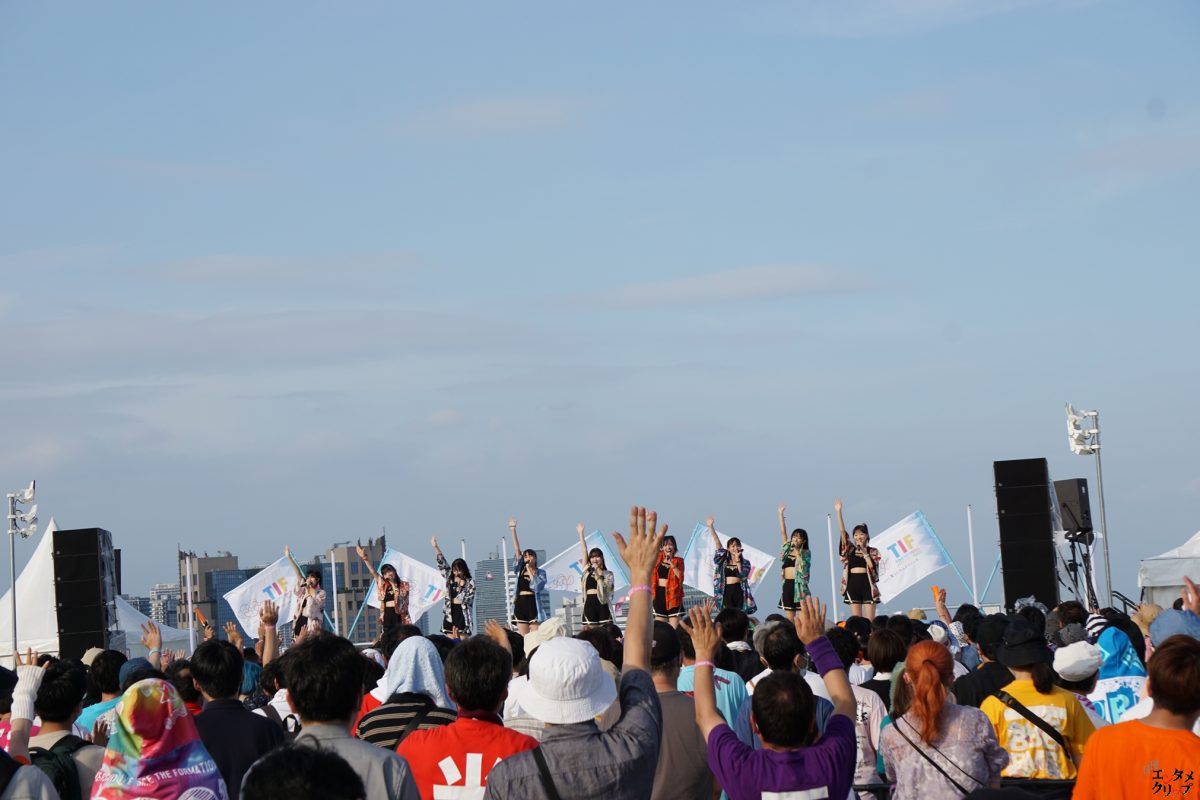 OCHA NORMAが「TOKYO IDOL FESTIVAL」に初登場！ 青空が広がる絶景の“SKY STAGE”で「お祭りデビューだぜ!」をパフォーマンス！