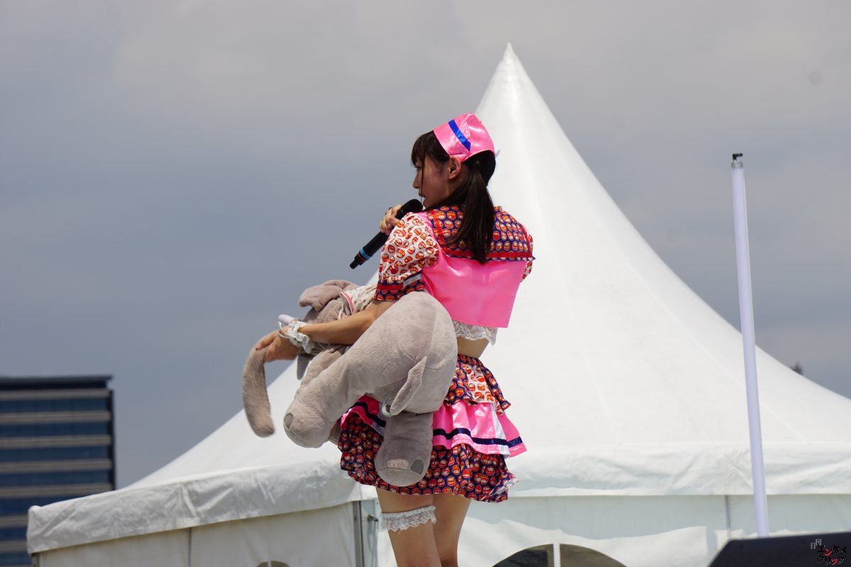 クリエイティブうたのおねえさん 松山あおいがTOKYO IDOL FESTIVALに初登場！ 夢が叶い思わず涙！ マイクを調教してしまうハプニングも！