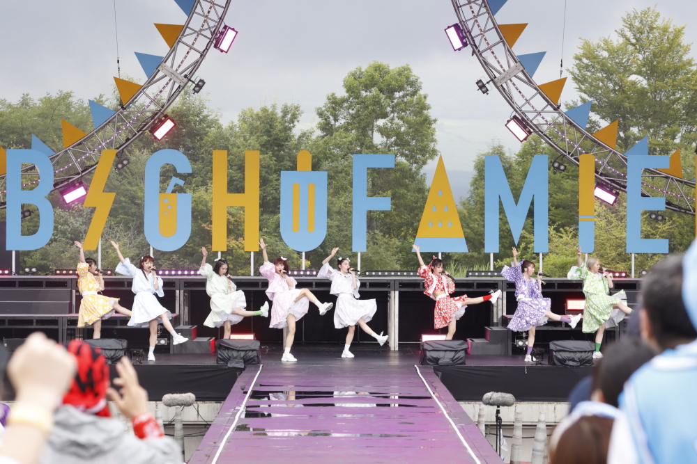 私立恵比寿中学、3年ぶりの夏の野外ライブ「ファミえん」開催!2日間で約13,000人が山中湖に集結! 雄大な富士山のふもとで花火や40トンの水を使ったウォーターキャノン!豪華演出あふれる楽しいステージに。 15 私立恵比寿中学、3年ぶりの夏の野外ライブ「ファミえん」開催!2日間で約13,000人が山中湖に集結! 雄大な富士山のふもとで花火や40トンの水を使ったウォーターキャノン!豪華演出あふれる楽しいステージに。