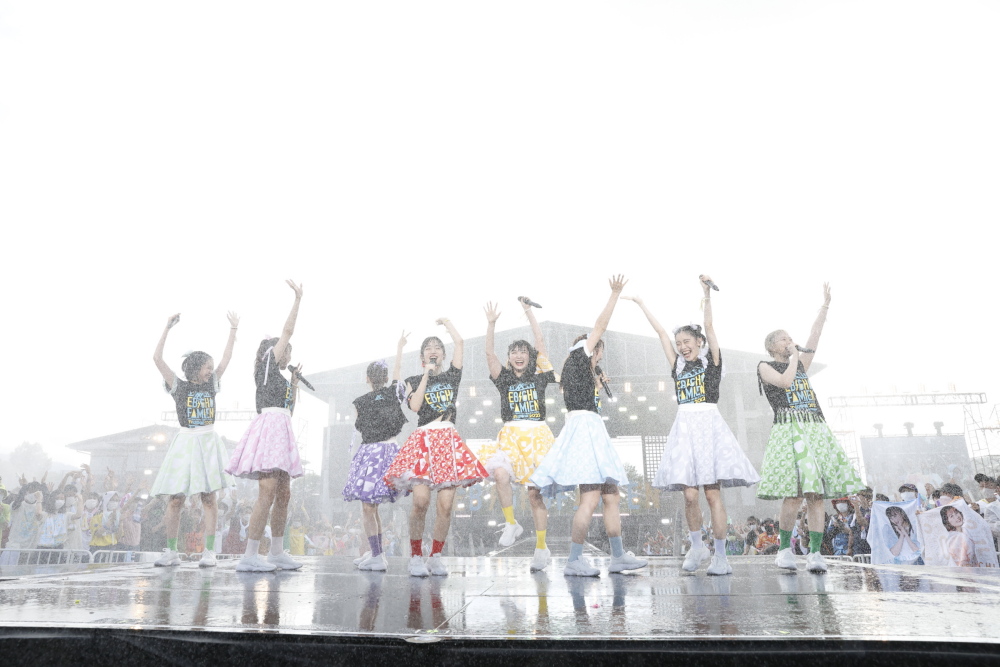 私立恵比寿中学、3年ぶりの夏の野外ライブ「ファミえん」開催!2日間で約13,000人が山中湖に集結! 雄大な富士山のふもとで花火や40トンの水を使ったウォーターキャノン!豪華演出あふれる楽しいステージに。 20 私立恵比寿中学、3年ぶりの夏の野外ライブ「ファミえん」開催!2日間で約13,000人が山中湖に集結! 雄大な富士山のふもとで花火や40トンの水を使ったウォーターキャノン!豪華演出あふれる楽しいステージに。