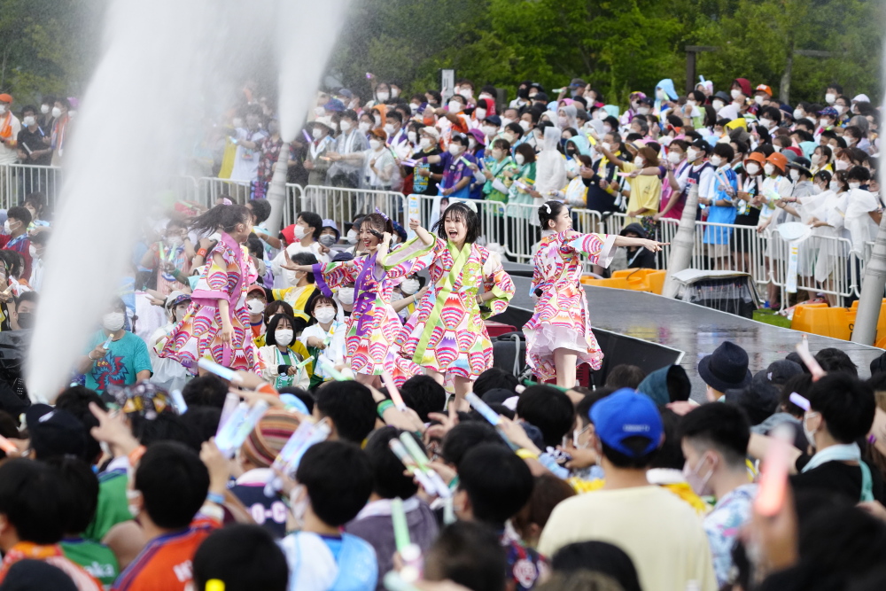 私立恵比寿中学、3年ぶりの夏の野外ライブ「ファミえん」開催!2日間で約13,000人が山中湖に集結! 雄大な富士山のふもとで花火や40トンの水を使ったウォーターキャノン!豪華演出あふれる楽しいステージに。 6 私立恵比寿中学、3年ぶりの夏の野外ライブ「ファミえん」開催!2日間で約13,000人が山中湖に集結! 雄大な富士山のふもとで花火や40トンの水を使ったウォーターキャノン!豪華演出あふれる楽しいステージに。