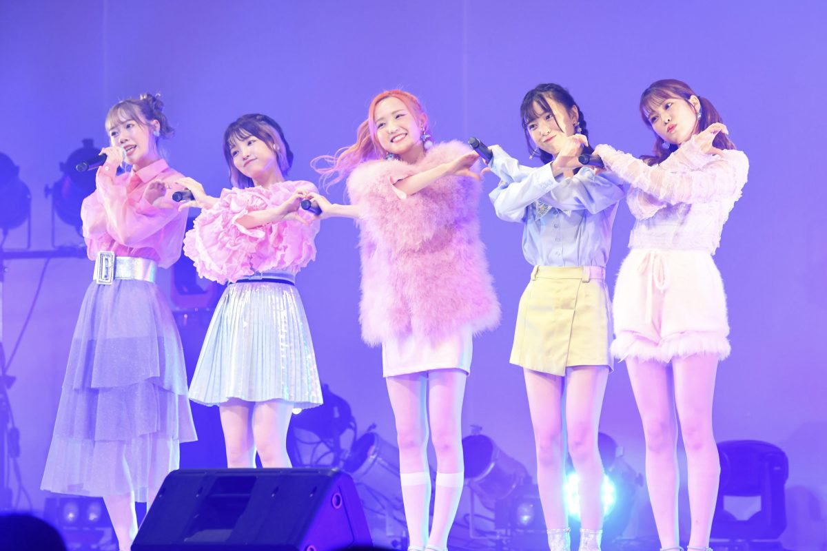 AKB48 チーム8が47都道府県を飛び出し、サンリオピューロランドで「エイトの日」を開催！ ハローキティ・マイメロディ・シナモンロールと一緒に、かわいさ溢れるお祭り騒ぎ！