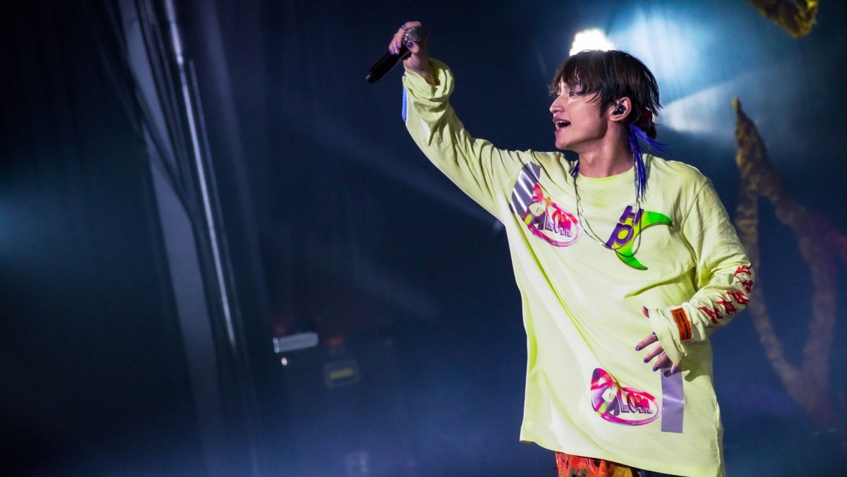 SKY-HI、8月22日リリースデジタルシングル｢Fly Without Wings｣をライブ初披露。 冠番組J-WAVE「DIVE TO THE NEW WORLD」にて、8月13日楽曲のフルサイズが初解禁！
