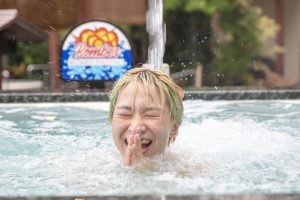 名古屋最大級の温浴施設キャナルリゾートに“ほぼプール”の「泳げる水風呂」が爆誕！ 名古屋で人気急上昇中のアイドルグループ・プリンセス物語が初めてのサウナ＆水風呂を体験でサウナにドはまり！
