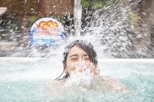 名古屋最大級の温浴施設キャナルリゾートに“ほぼプール”の「泳げる水風呂」が爆誕！ 名古屋で人気急上昇中のアイドルグループ・プリンセス物語が初めてのサウナ＆水風呂を体験でサウナにドはまり！