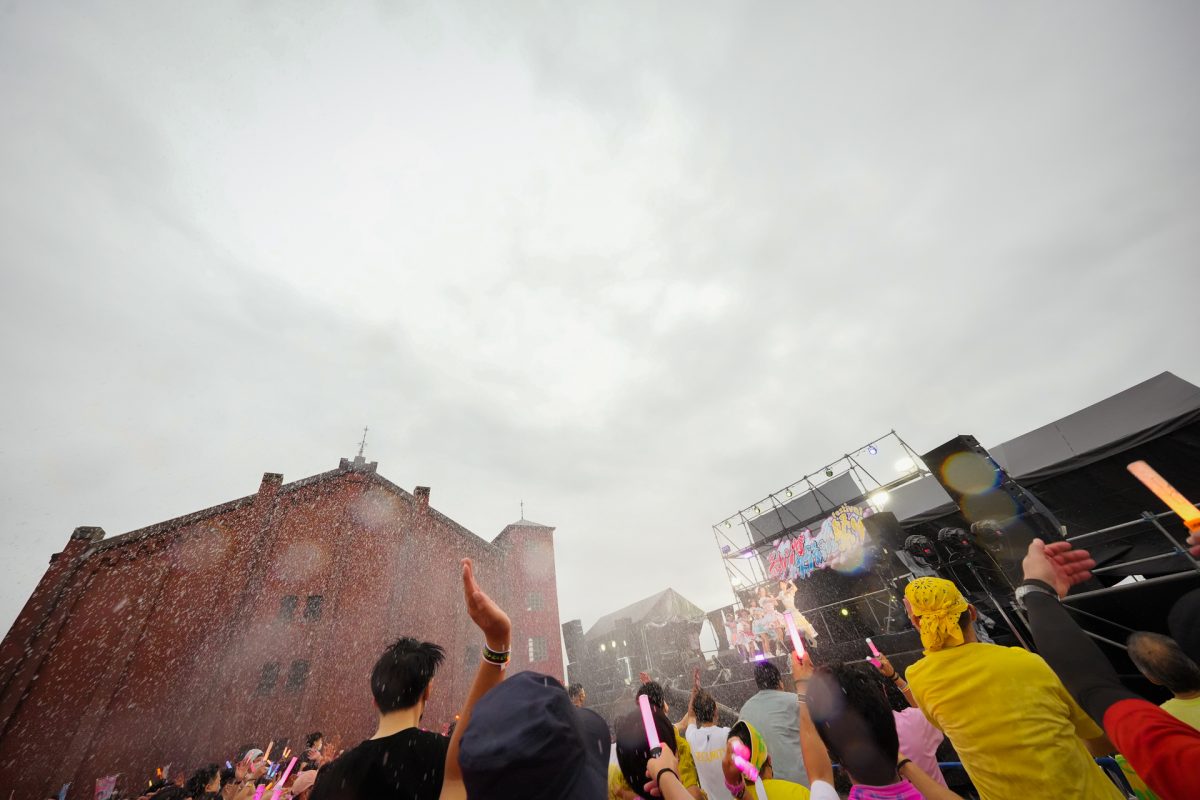 お祭り系アイドル『FES☆TIVE』、赤レンガ倉庫広場にて野外ワンマンライブを開催、狂騒空間に「アイドル界一、楽しいライブを作りましょう」 14 お祭り系アイドル『FES☆TIVE』、赤レンガ倉庫広場にて野外ワンマンライブを開催、狂騒空間に「アイドル界一、楽しいライブを作りましょう」