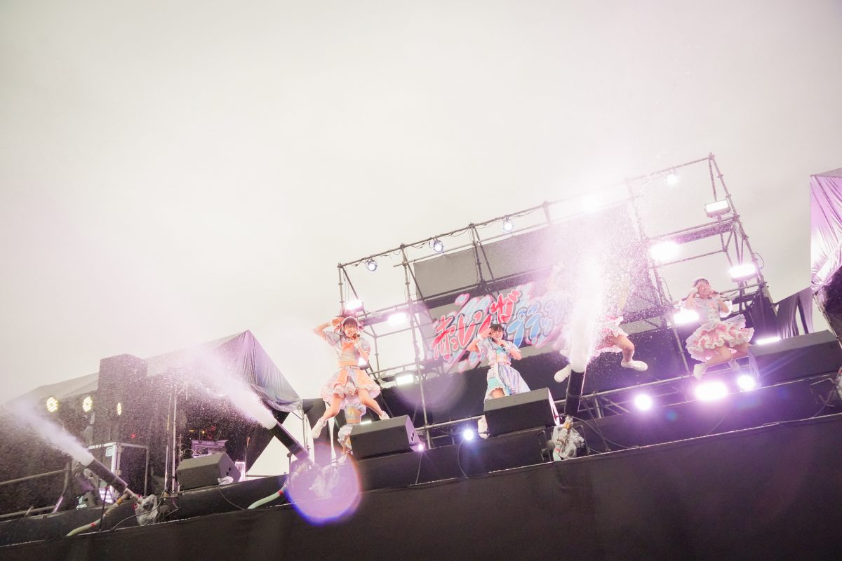 お祭り系アイドル『FES☆TIVE』、赤レンガ倉庫広場にて野外ワンマンライブを開催、狂騒空間に「アイドル界一、楽しいライブを作りましょう」 15 お祭り系アイドル『FES☆TIVE』、赤レンガ倉庫広場にて野外ワンマンライブを開催、狂騒空間に「アイドル界一、楽しいライブを作りましょう」