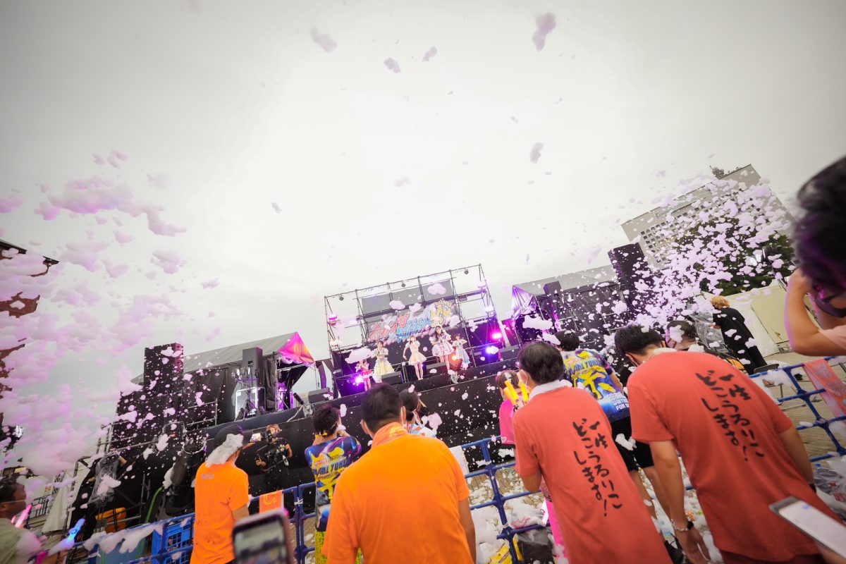 お祭り系アイドル『FES☆TIVE』、赤レンガ倉庫広場にて野外ワンマンライブを開催、狂騒空間に「アイドル界一、楽しいライブを作りましょう」 17 お祭り系アイドル『FES☆TIVE』、赤レンガ倉庫広場にて野外ワンマンライブを開催、狂騒空間に「アイドル界一、楽しいライブを作りましょう」