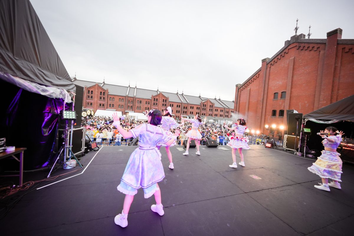 お祭り系アイドル『FES☆TIVE』、赤レンガ倉庫広場にて野外ワンマンライブを開催、狂騒空間に「アイドル界一、楽しいライブを作りましょう」 5 お祭り系アイドル『FES☆TIVE』、赤レンガ倉庫広場にて野外ワンマンライブを開催、狂騒空間に「アイドル界一、楽しいライブを作りましょう」