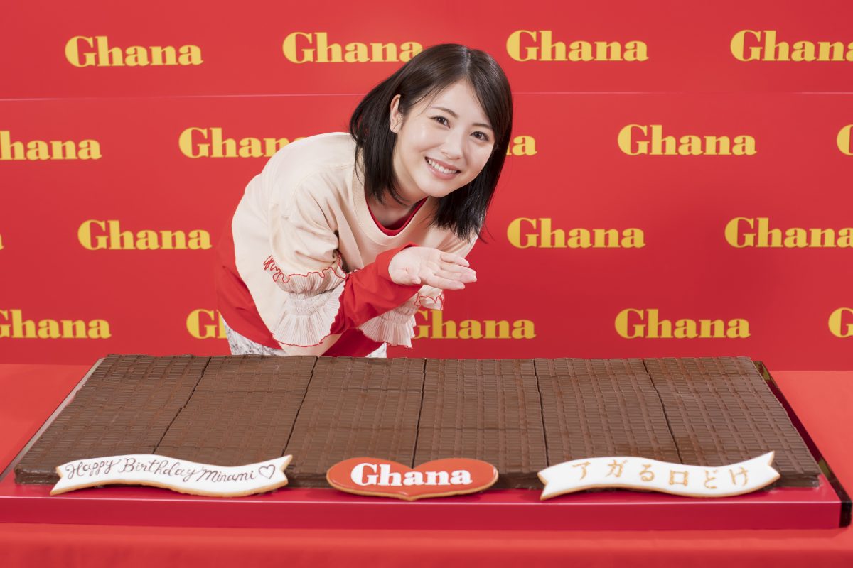 「大きな口で、がぶっといっちゃって。」浜辺美波が幸せあふれる表情でガーナのアガる口どけを堪能！