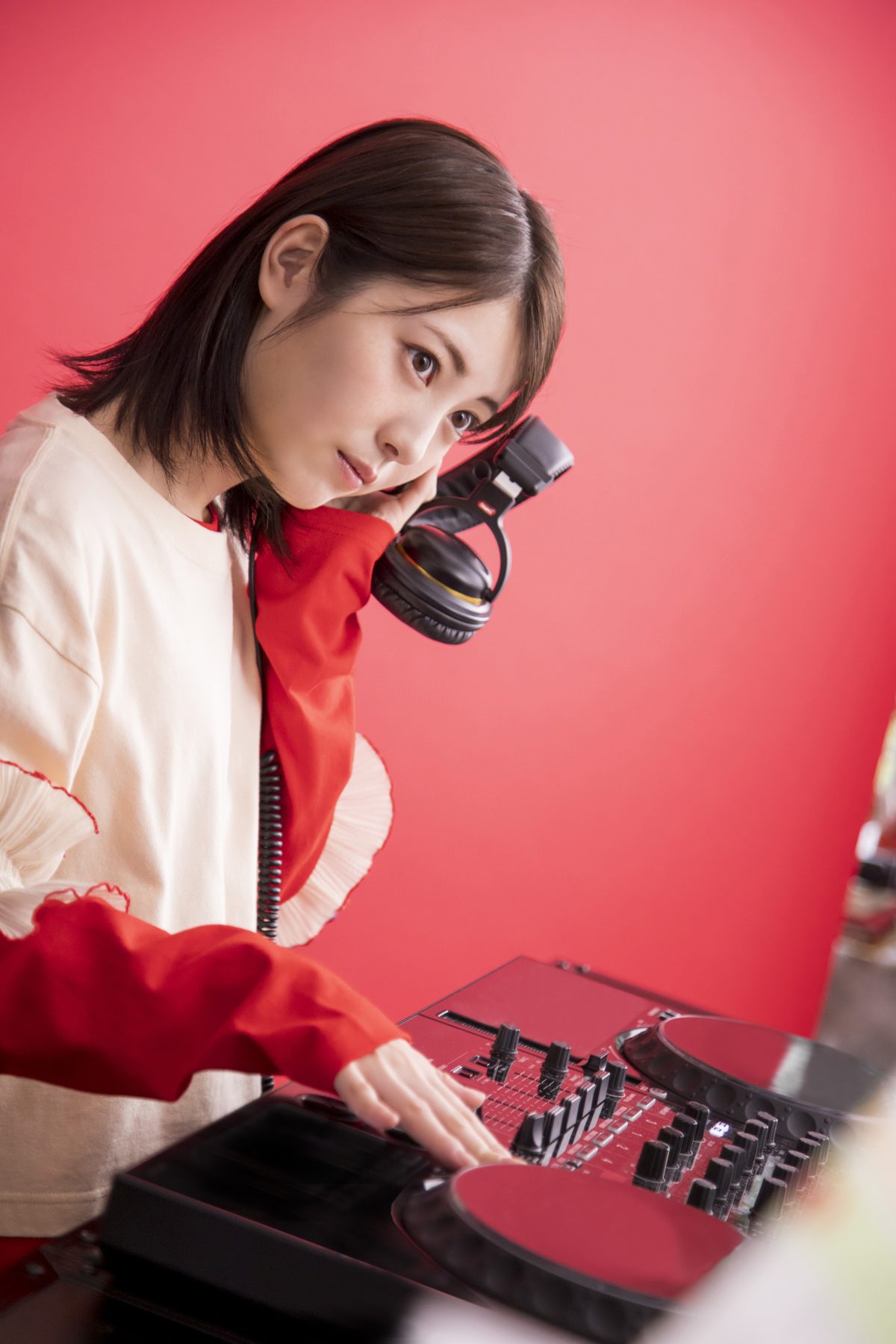 「大きな口で、がぶっといっちゃって。」浜辺美波が幸せあふれる表情でガーナのアガる口どけを堪能！