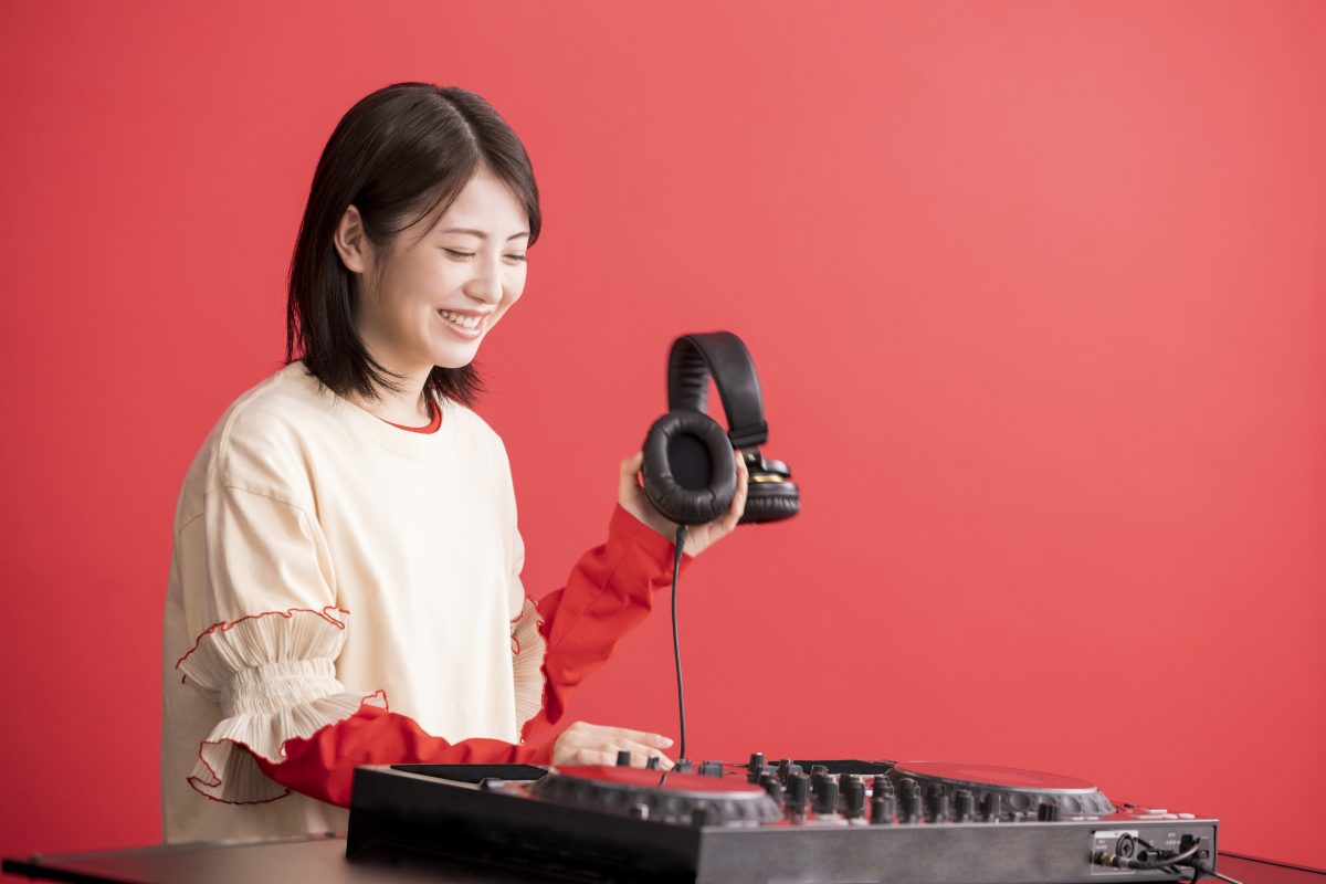 「大きな口で、がぶっといっちゃって。」浜辺美波が幸せあふれる表情でガーナのアガる口どけを堪能！