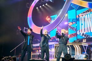 ヒプマイ 初のディビジョン別ライブ開幕！ 青い炎に包まれたヨコハマ・ディビジョン公演 初日レポートが到着！